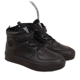 Isolierte schwarze Kinder-Sneaker Big Star GG374040