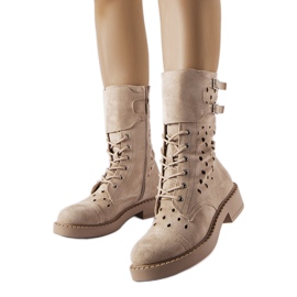 Beige durchbrochene Stiefel von Legault