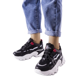 Schwarze Sneakers mit neonfarbenen Opal-Einsätzen