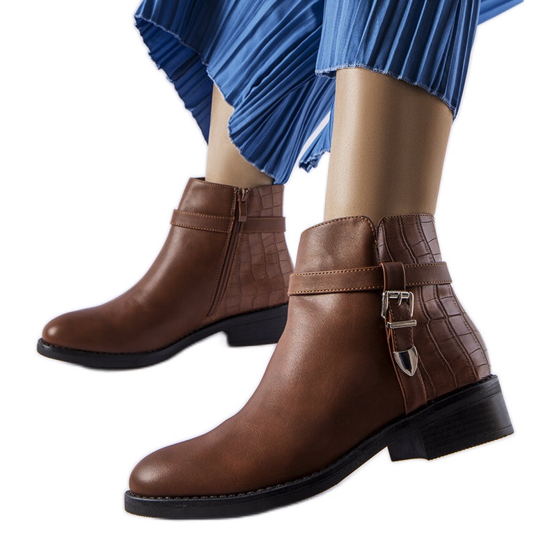 Braune flache Stiefel von Monteforte