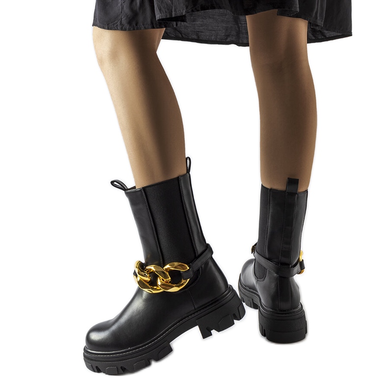 Schwarze Stiefeletten mit Kette von Genoveffa