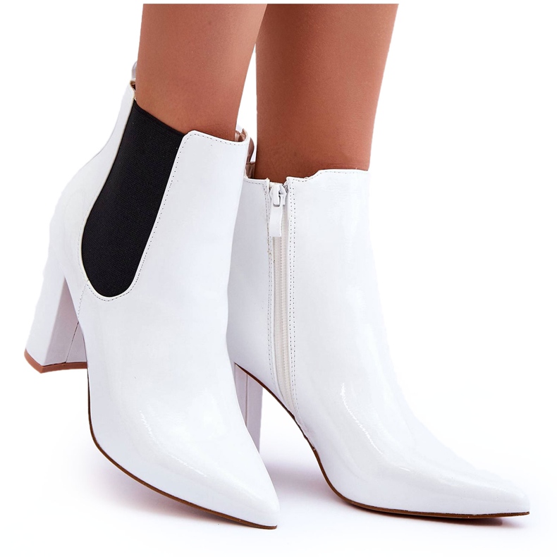 Lackierte Stiefel mit Absatz in Weiß Evita