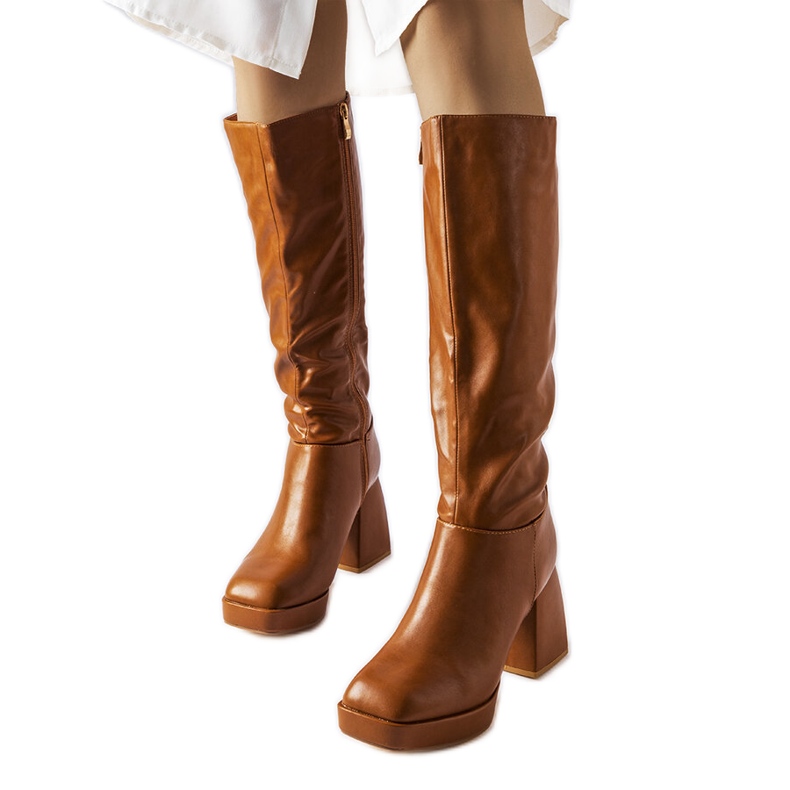 Braune Stiefel mit massivem Schaft von Villanova