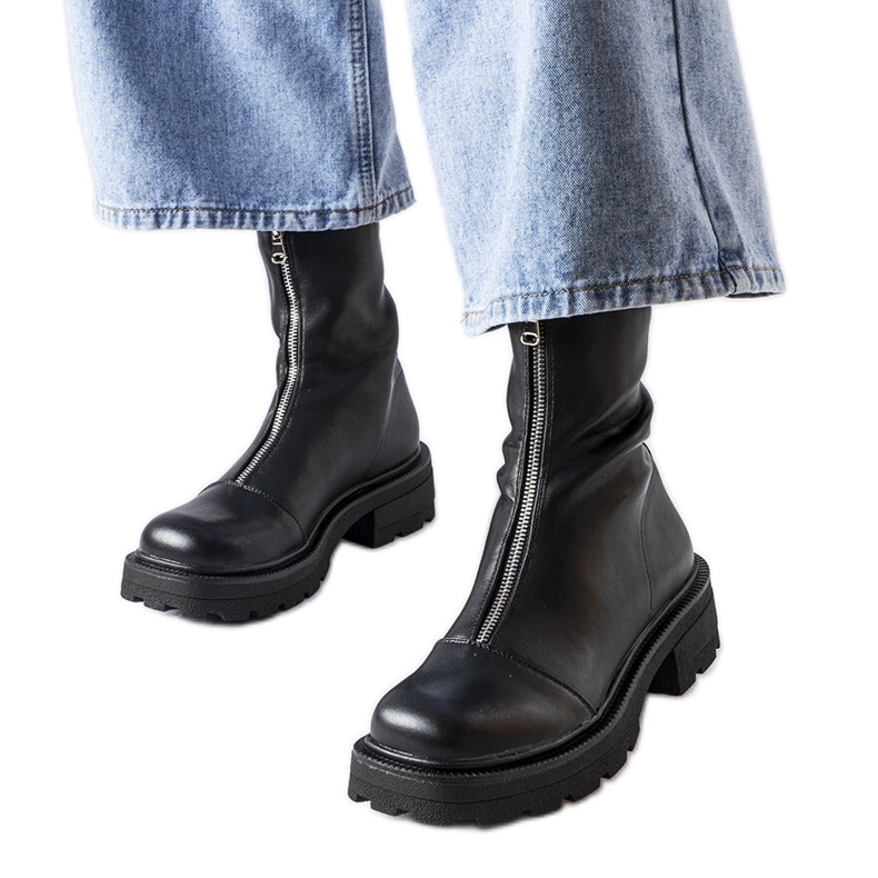 Schwarze, massive Stiefeletten von Scura