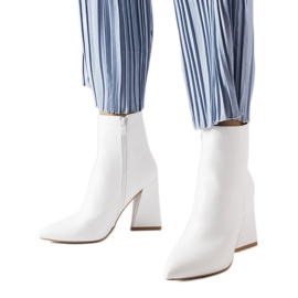 Weiße Stiefeletten von Abelina