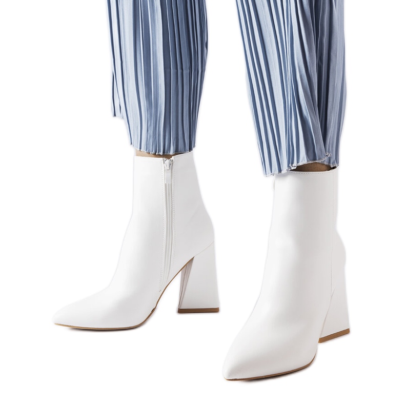 Weiße Stiefeletten von Abelina