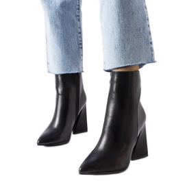 Schwarze Stiefeletten von Abelina