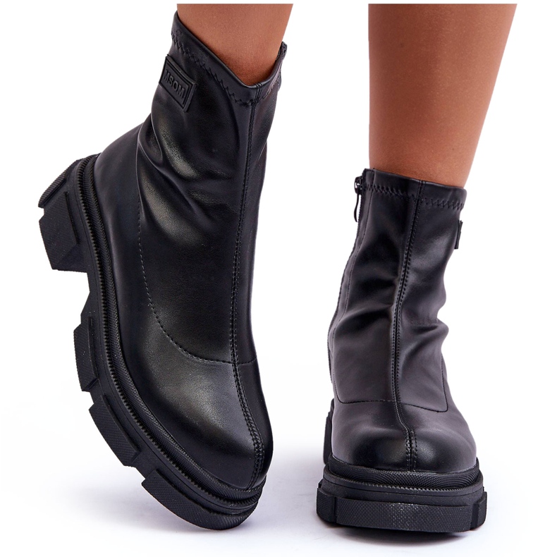 Klassische isolierte Stiefeletten aus Vergilia-Leder in Schwarz