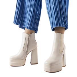 Beigefarbene High-Heel-Stiefel von Copertino