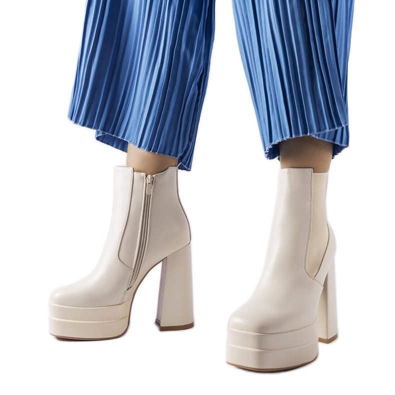 Beigefarbene High-Heel-Stiefel von Copertino