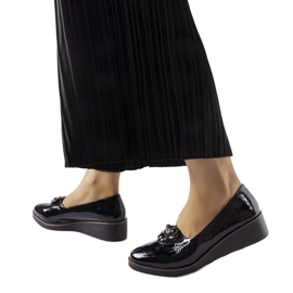 Schwarze Lackballerinas mit Mellori-Verzierung