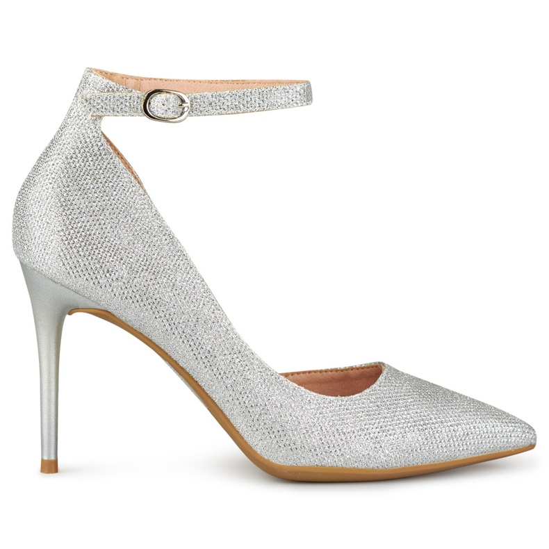 Glänzende silberne Stifte am Knöchel befestigt silber-