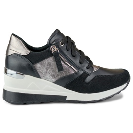 Schwarze Sportschuhe mit Keilabsatz