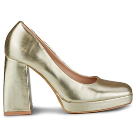 Goldene Pumps auf breitem High-Heel