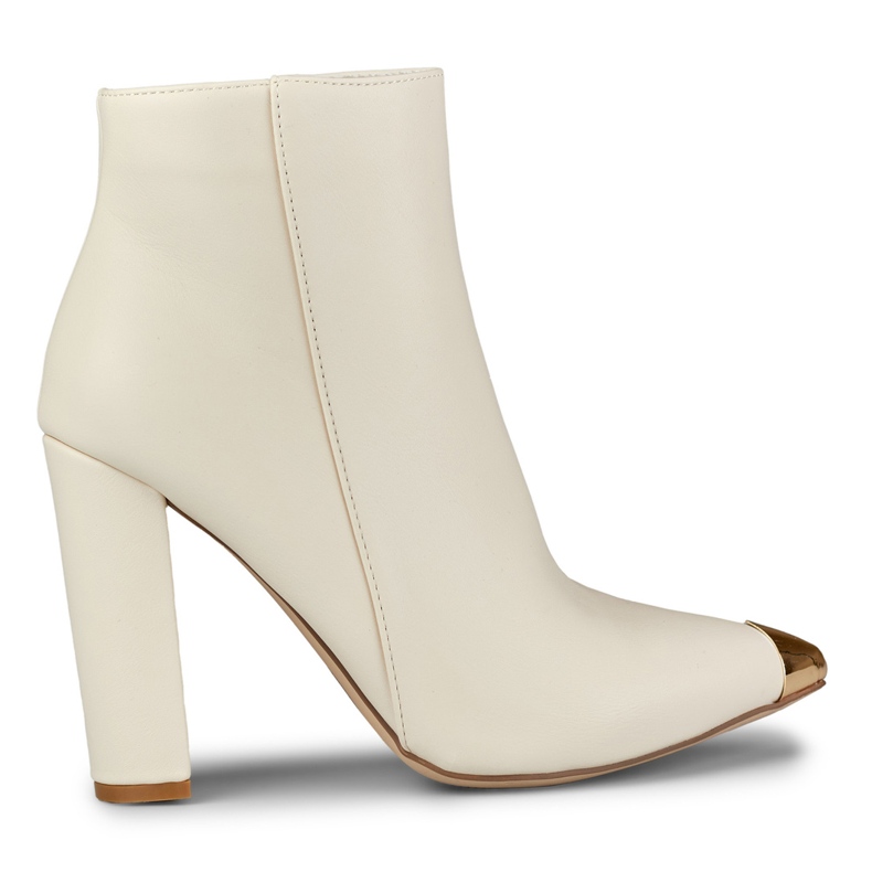 Beigefarbene Damenstiefel mit dekorativer Spitze