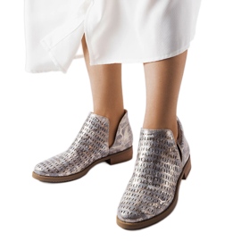 Durchbrochene Metallic-Stiefel von Giuseppina. Chelsea-Stiefel silber-
