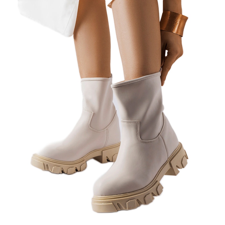 Inna Beigefarbene Worker-Slip-On-Stiefel von Wuori