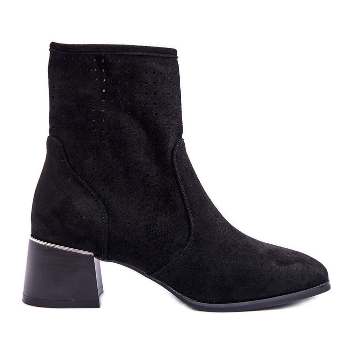 Durchbrochene Wildlederstiefel mit hohem Absatz und schwarzen Perlen