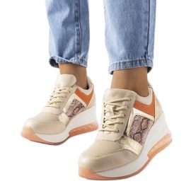 Inna Beige Keilsneaker von Irpina