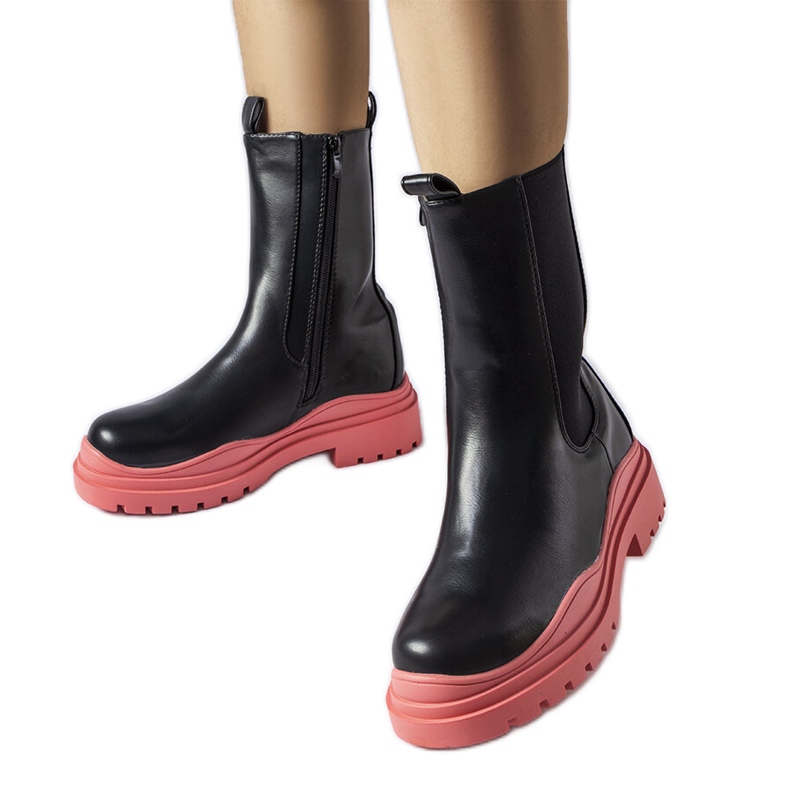 Schwarze Stiefel mit farbiger Sohle von Delebio