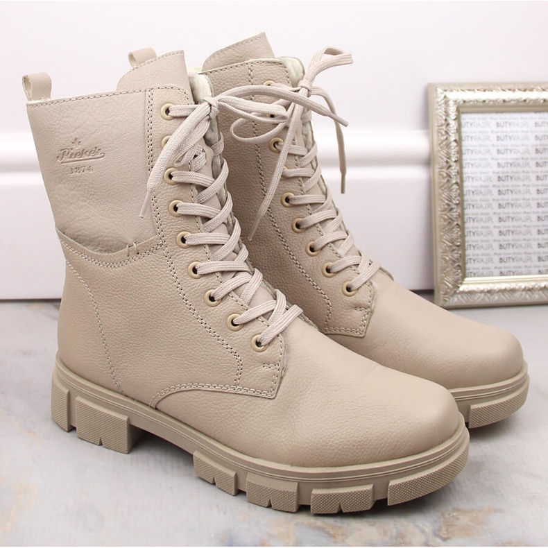 Bequeme Damenstiefel isoliert beige Rieker Y7116-60