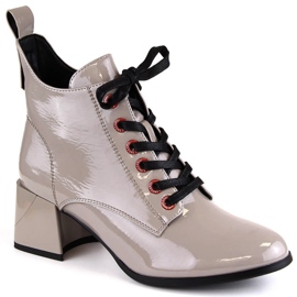 Lackierte taupefarbene Damenstiefel D&amp;A S.Barski Premium Collection MR870-66 beige