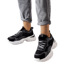 Inna Schwarze Sneaker mit sichtbarem Profil von Rosita