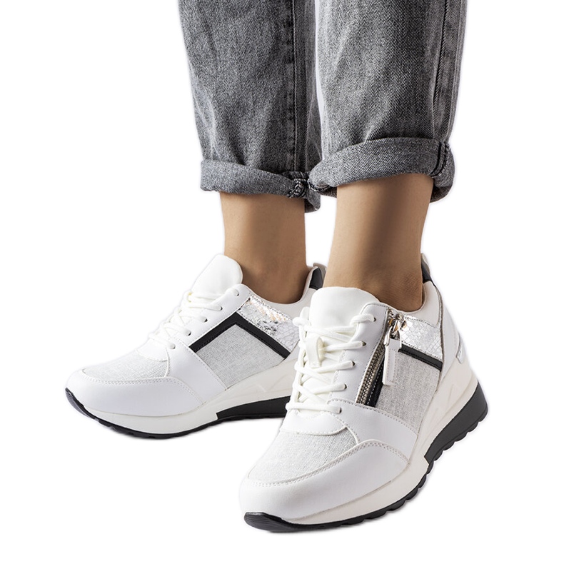 Inna Weiße Keilsneaker von Deodata