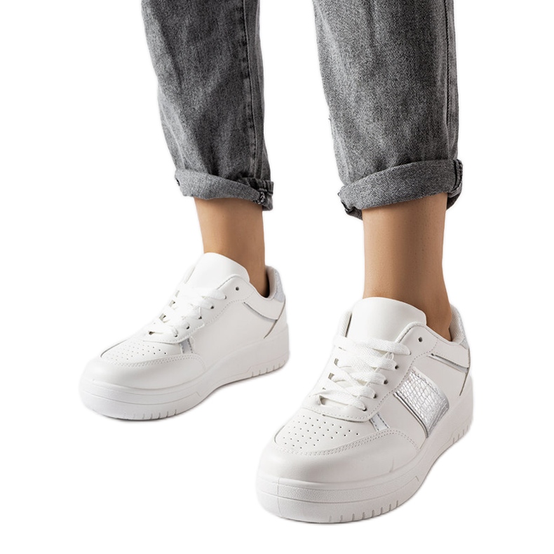 Weiße und silberne Sport-Sneaker von Parma