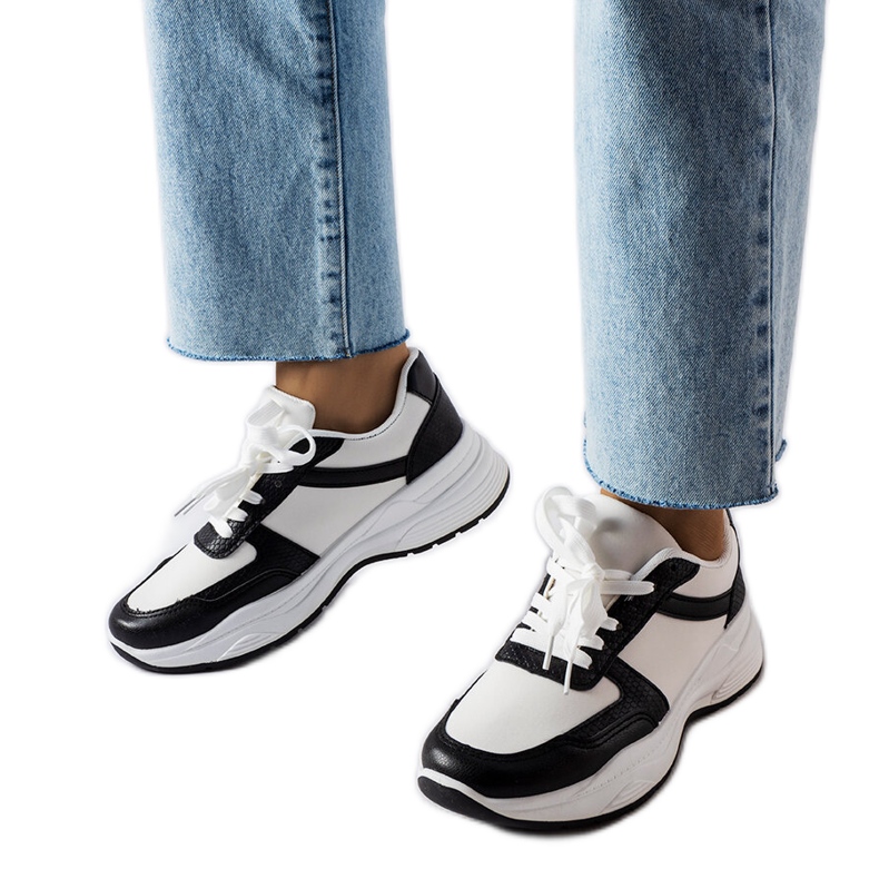 Schwarz-weiße Schuhe mit Schlangenleder-Akzenten von Diego