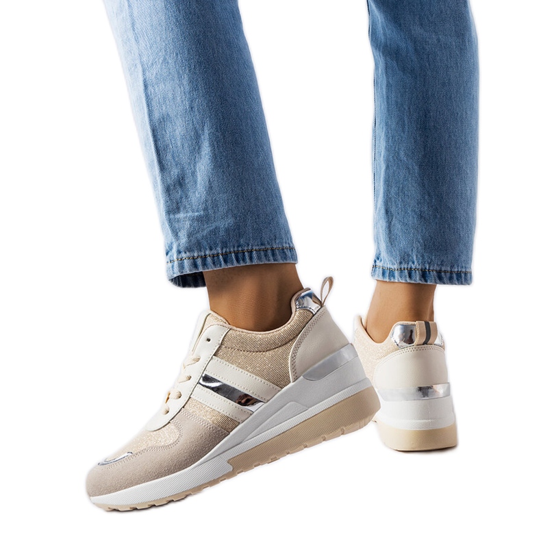 Inna Beige-silberne Keilsneaker von Titusville