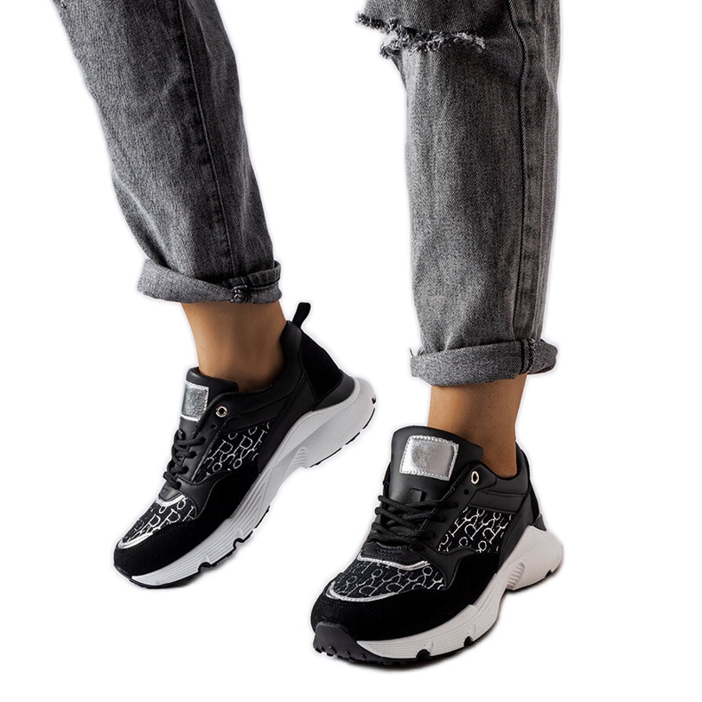 Schwarze Sneaker mit silberner Verzierung von Rio weiß