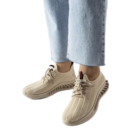 Beigefarbene Slip-On-Schuhe mit Spitze