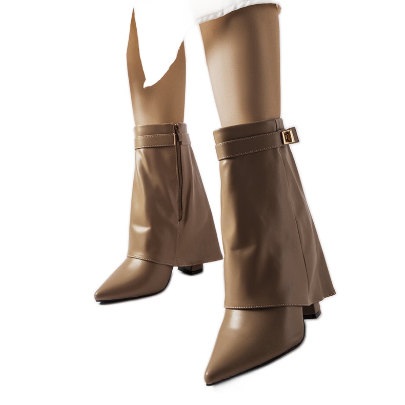 Braune Stiefel mit umgeschlagenem Schaft von Aya