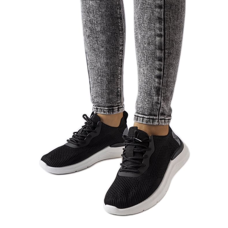 Schwarz-weiße Sneaker von Nelson