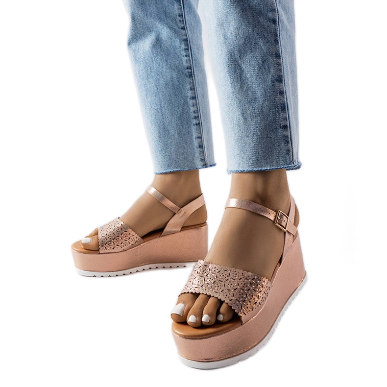 Rosa durchbrochene Plateausandalen von Stockton