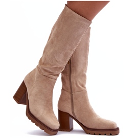 Virdana Beige Wildlederstiefel mit massiven Absätzen