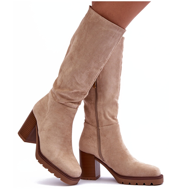 Virdana Beige Wildlederstiefel mit massiven Absätzen