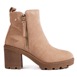Wildlederbeige Stiefeletten mit breitem Absatz von Vinceza