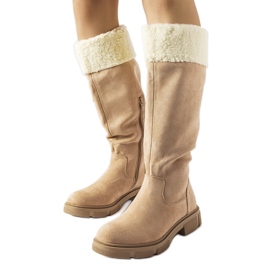 Beigefarbene Erin-Stiefel aus Öko-Wildleder