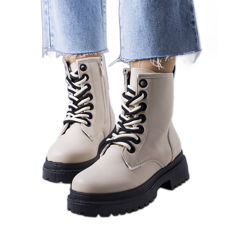 Beige isolierte Stiefeletten von Jolene