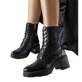 Schwarze, isolierte Stiefeletten von Vinceza