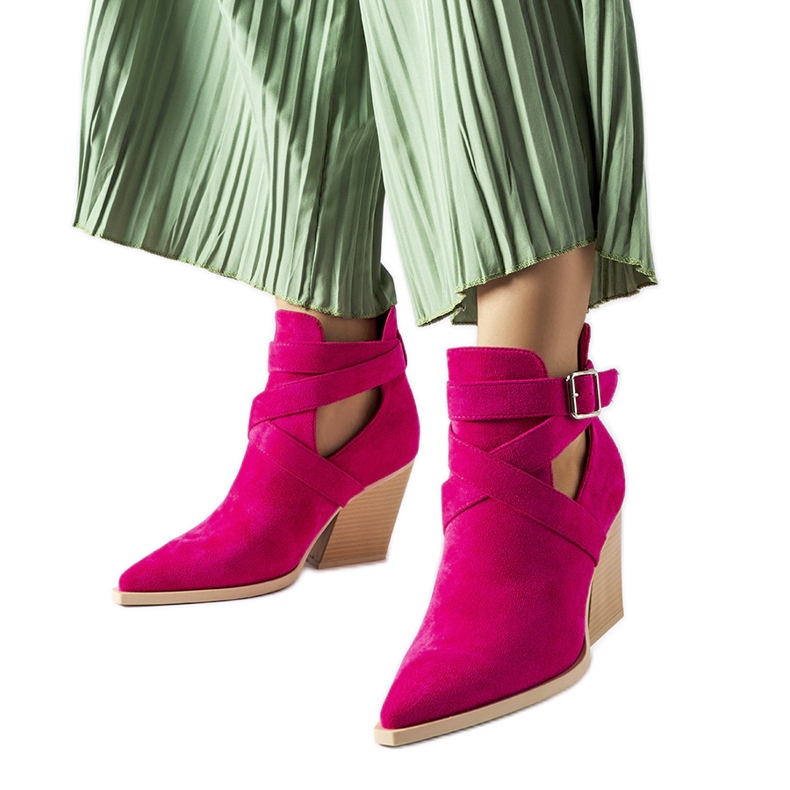 Rosa Cowboystiefel mit Duclos-Ausschnitten verziert