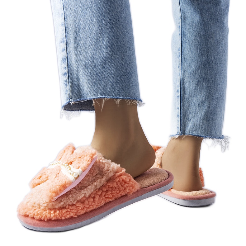 Orangefarbene Hausschuhe mit Schleife