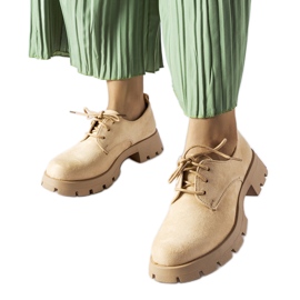 Beigefarbene Schuhe mit massiver Sohle von Coleman