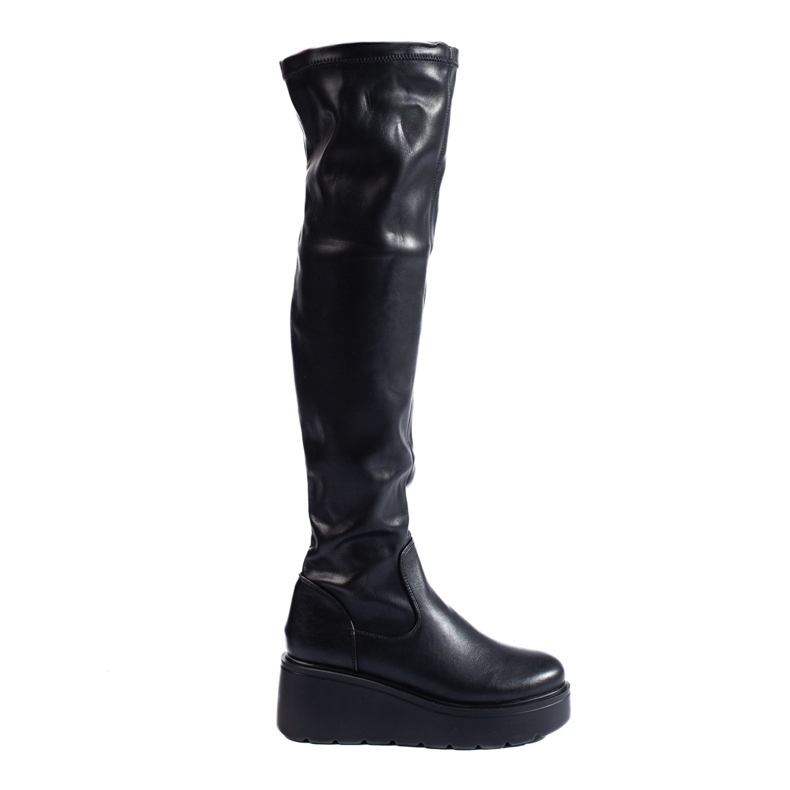 Schwarze Musketiere aus Öko-Leder auf der Shelovet-Plattform