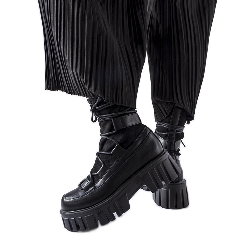 Schwarze Sock-Boots mit Colce-Profil