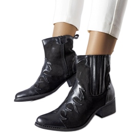 Schwarze Cowboystiefel von Henriette mit kleinem Absatz