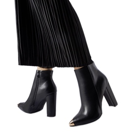 Schwarze Stiefel mit Metallkappe Sacra