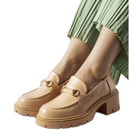 Beigefarbene Schuhe mit hohen Absätzen von Fabrizio